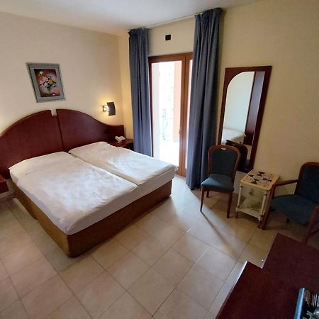 Hotel Villa Isabella Brenzone sul Garda Exterior photo