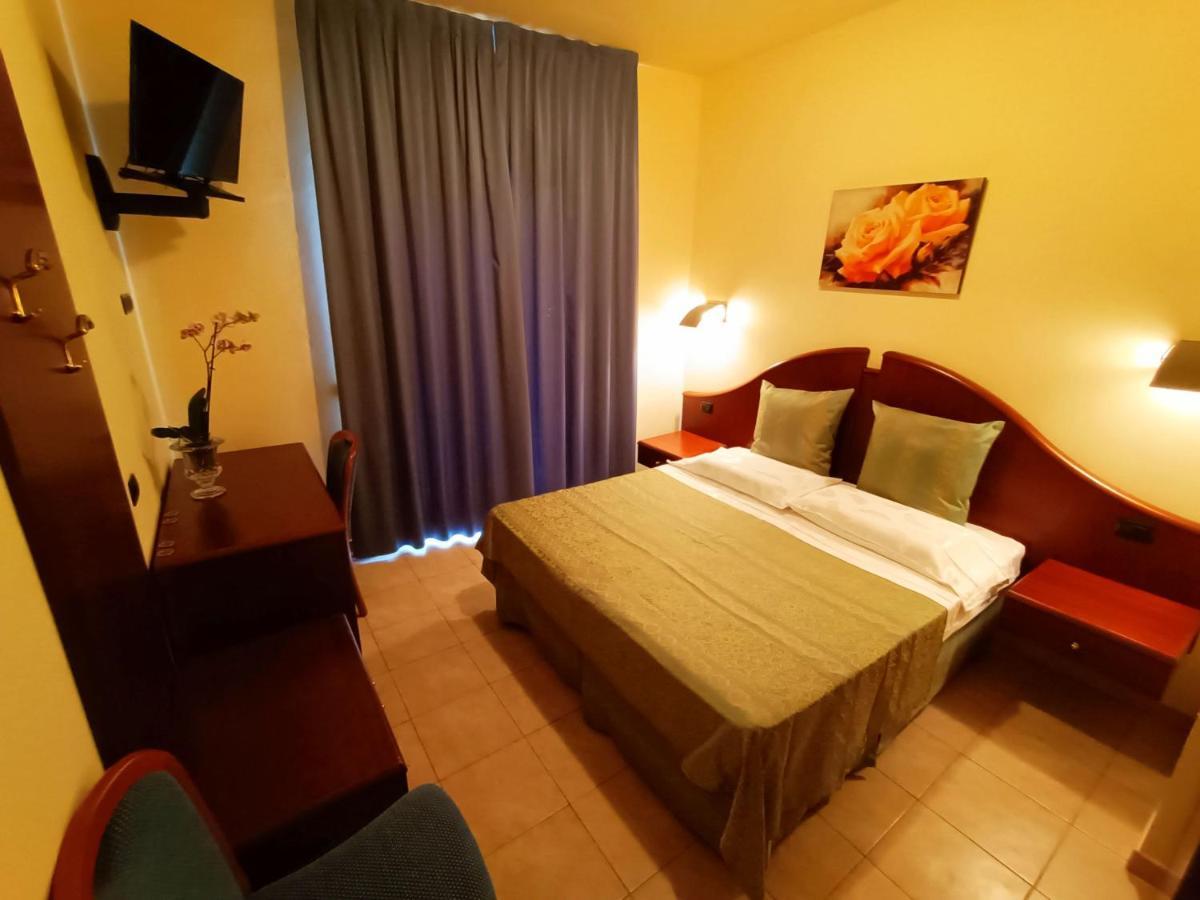 Hotel Villa Isabella Brenzone sul Garda Exterior photo