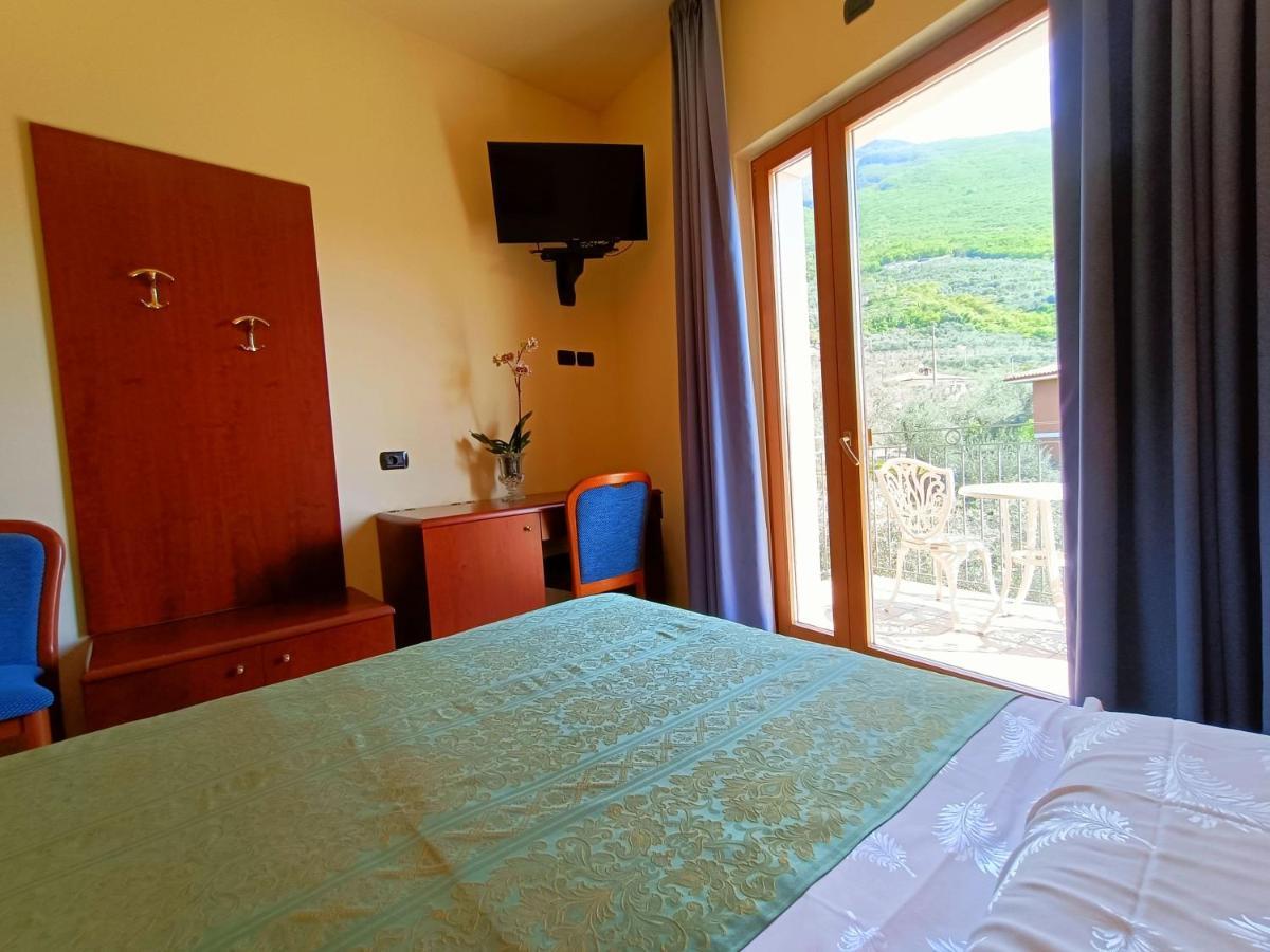 Hotel Villa Isabella Brenzone sul Garda Exterior photo