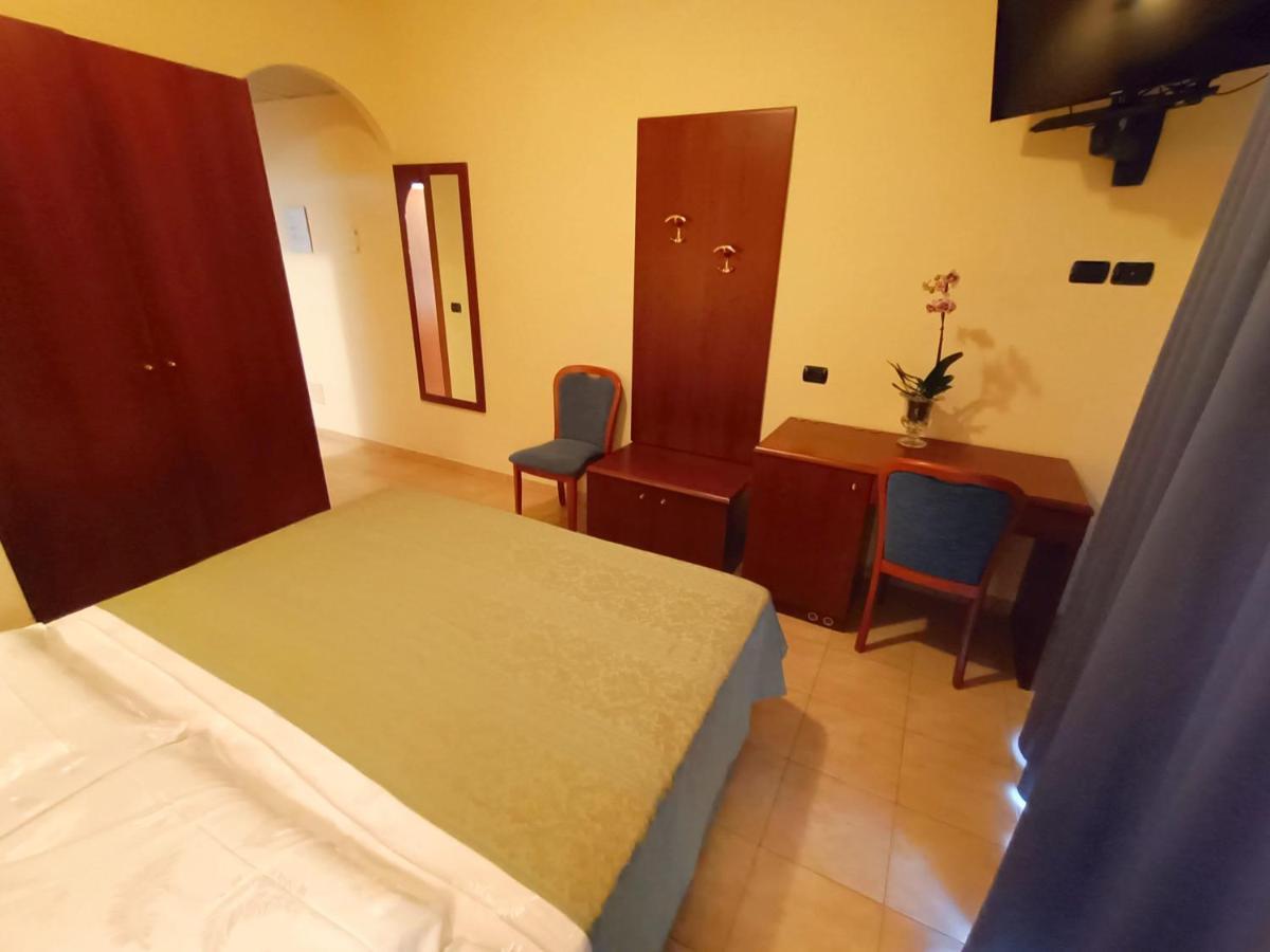 Hotel Villa Isabella Brenzone sul Garda Exterior photo