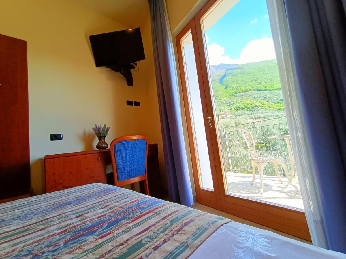 Hotel Villa Isabella Brenzone sul Garda Exterior photo