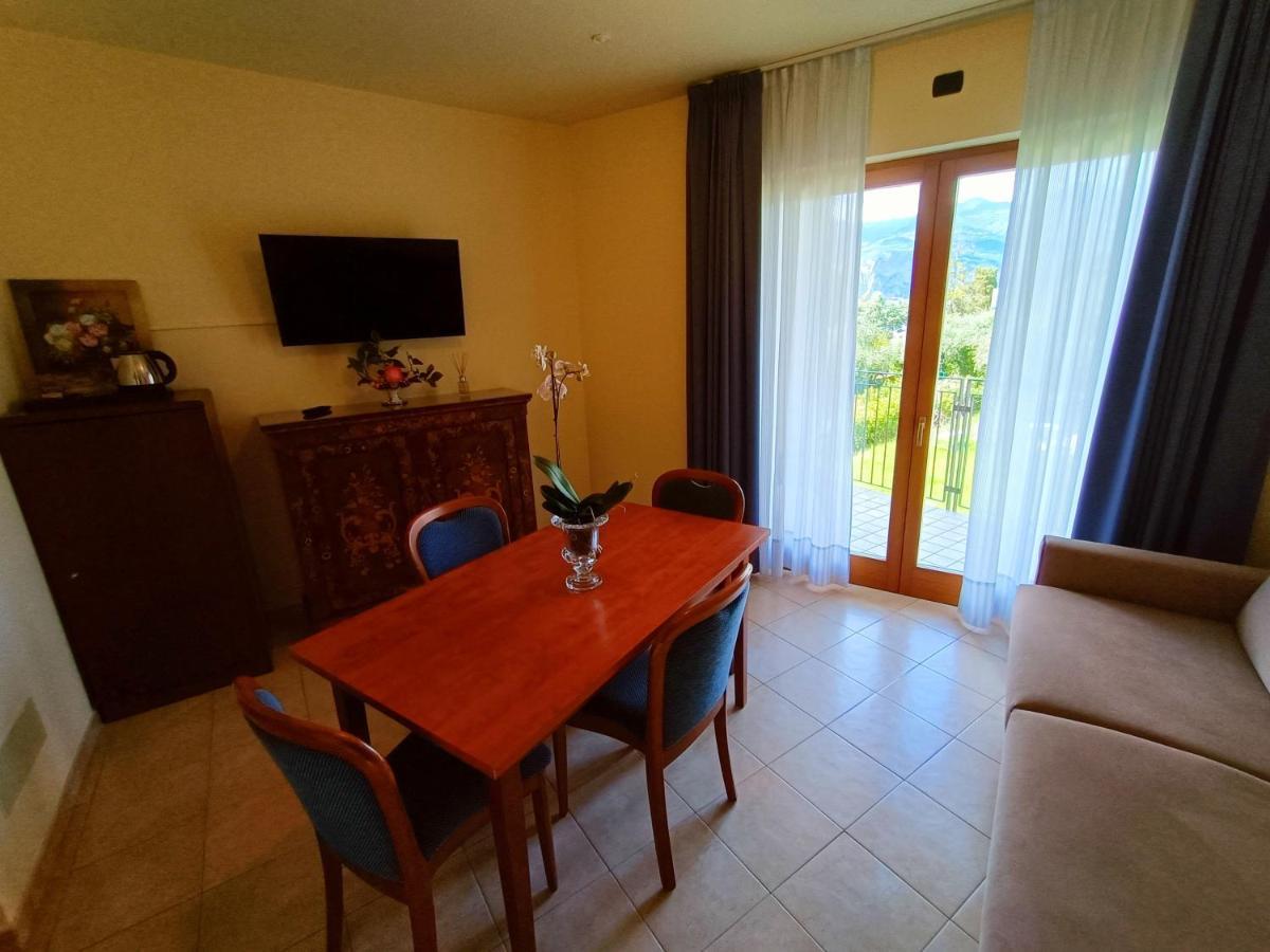 Hotel Villa Isabella Brenzone sul Garda Exterior photo