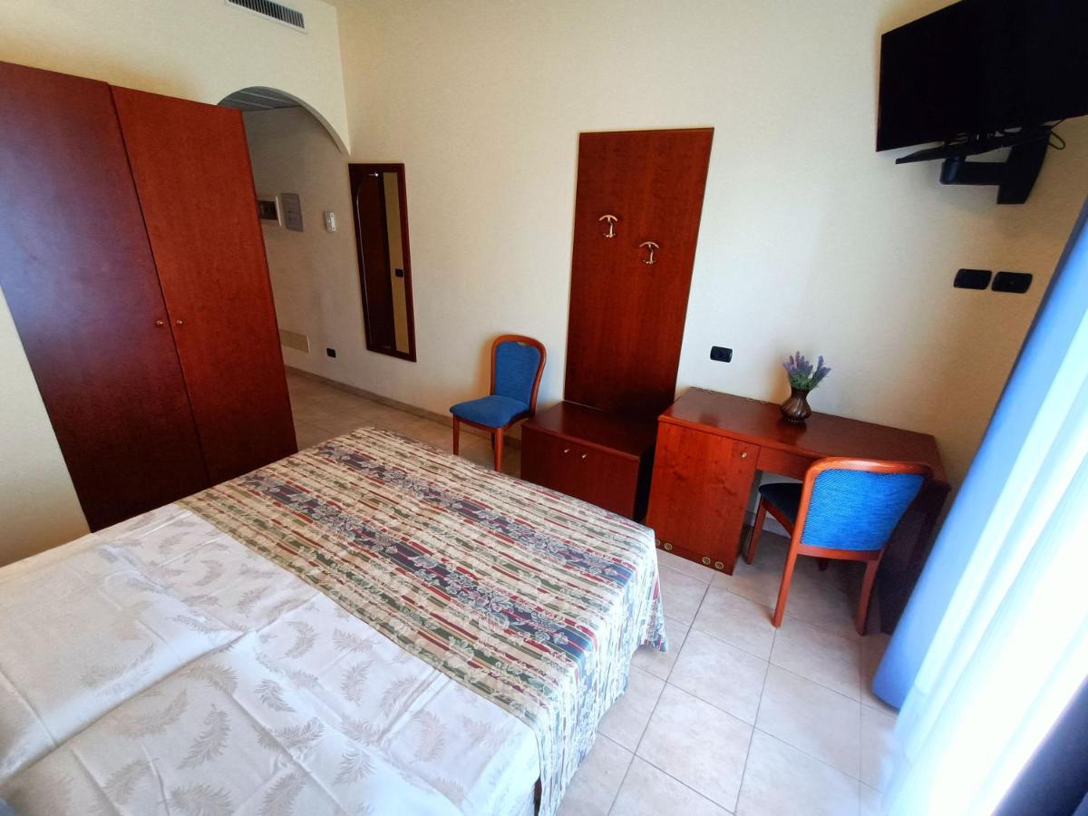 Hotel Villa Isabella Brenzone sul Garda Exterior photo