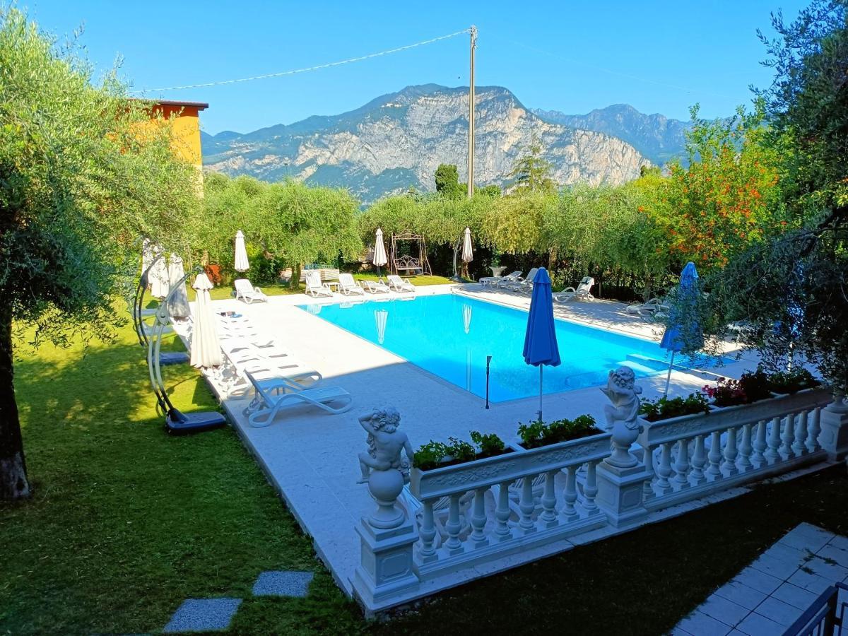 Hotel Villa Isabella Brenzone sul Garda Exterior photo