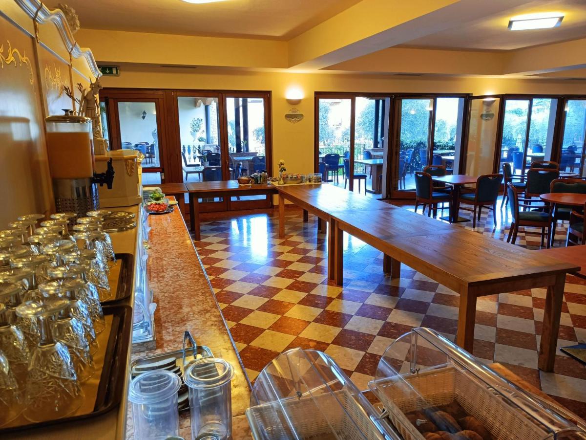 Hotel Villa Isabella Brenzone sul Garda Exterior photo