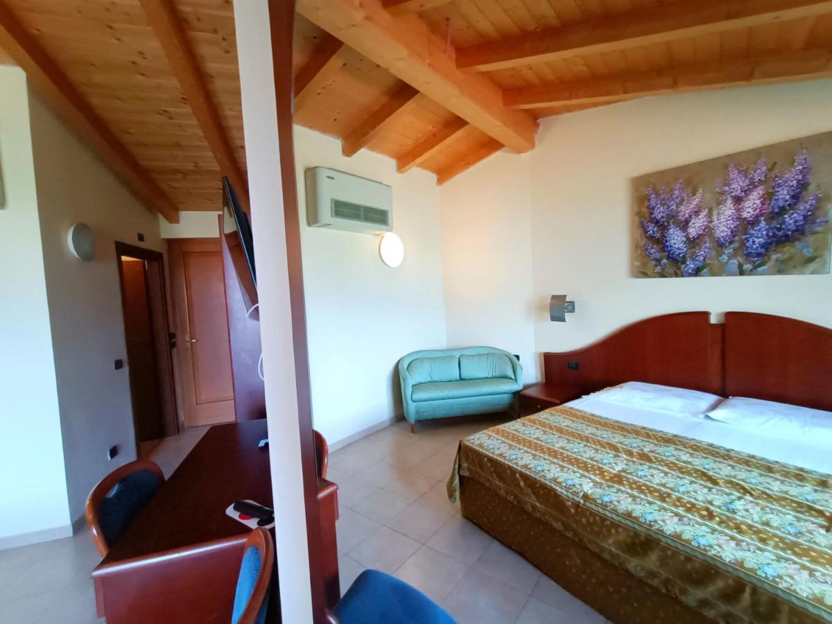 Hotel Villa Isabella Brenzone sul Garda Exterior photo