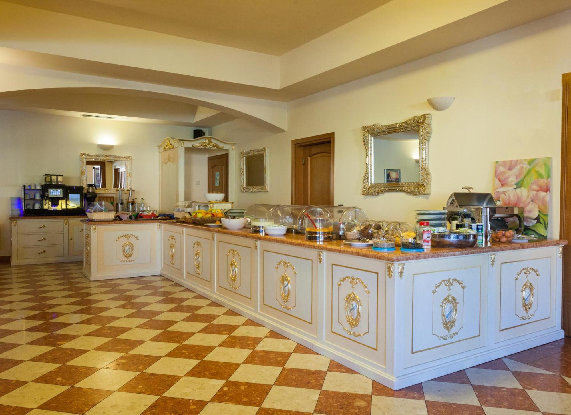 Hotel Villa Isabella Brenzone sul Garda Exterior photo