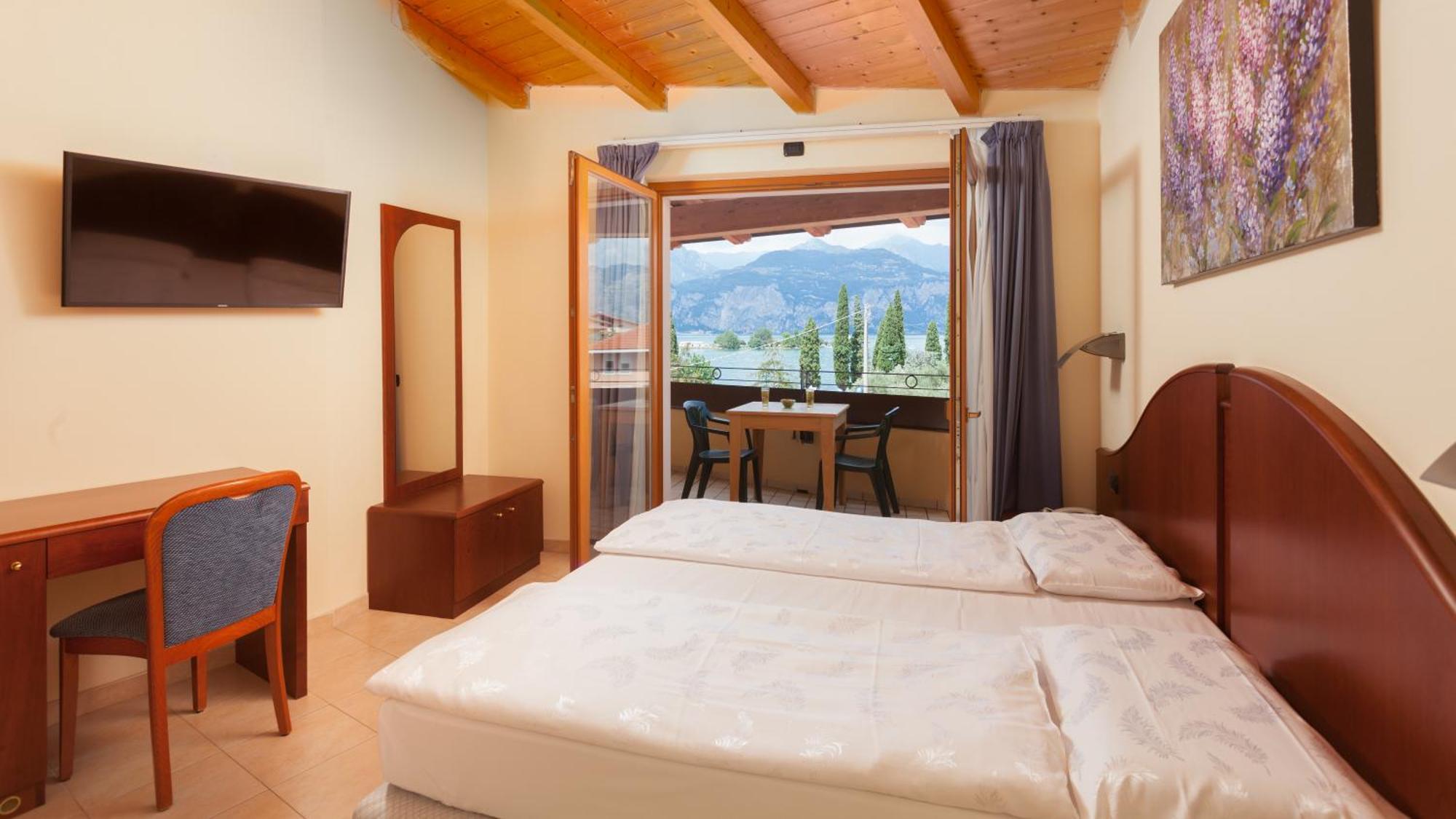 Hotel Villa Isabella Brenzone sul Garda Exterior photo