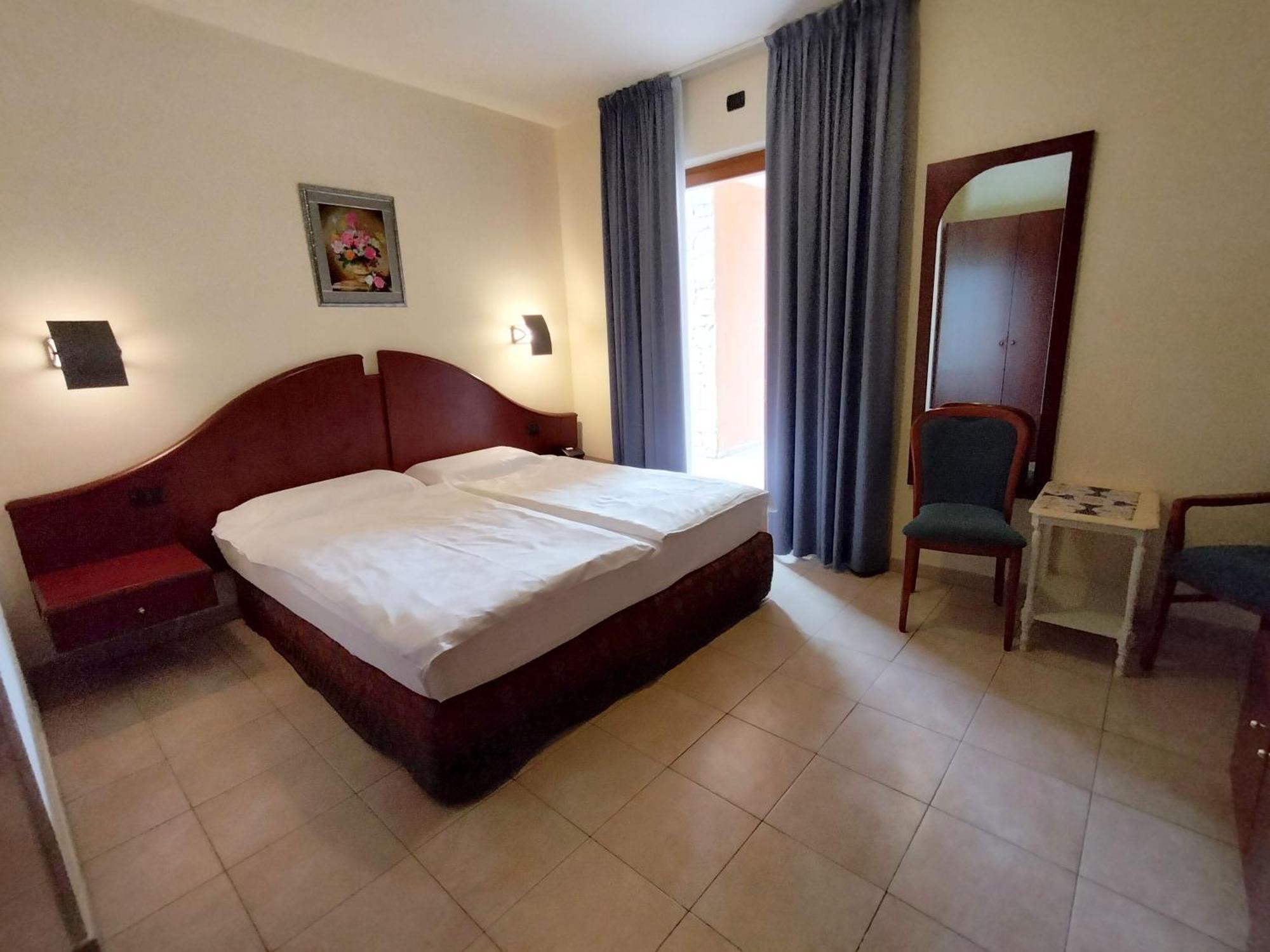 Hotel Villa Isabella Brenzone sul Garda Exterior photo