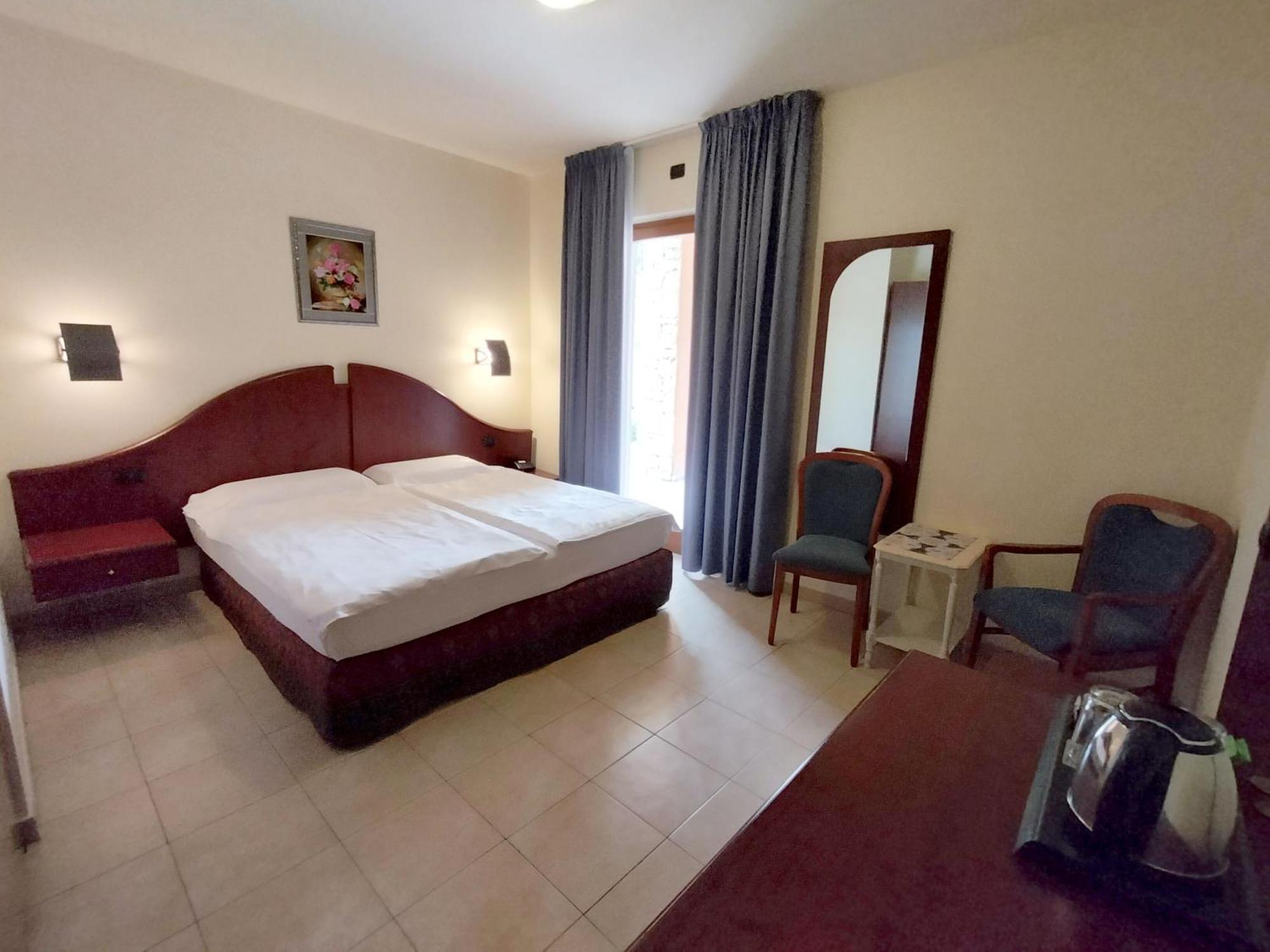 Hotel Villa Isabella Brenzone sul Garda Exterior photo
